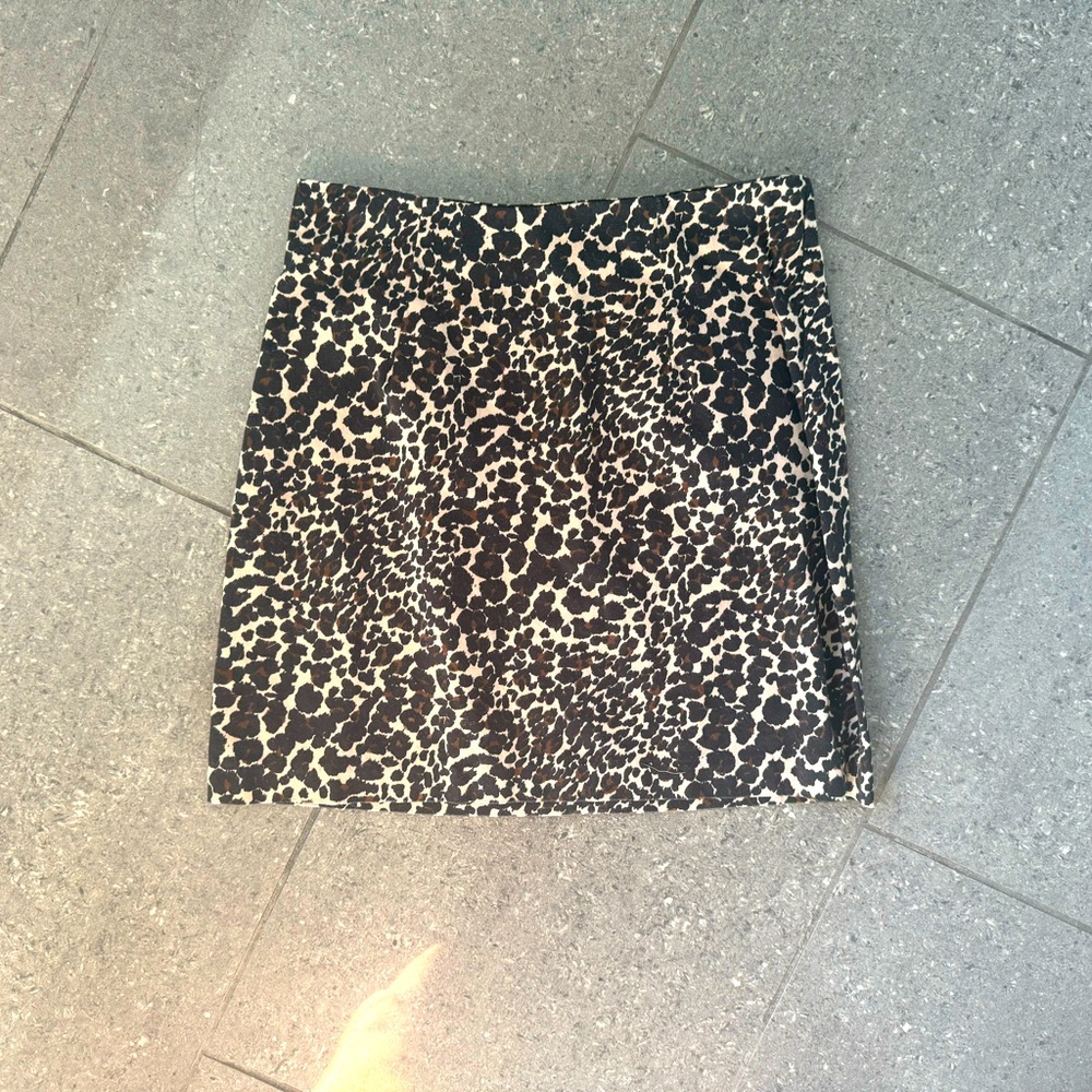Pull&Bear cute mini leopard skirt